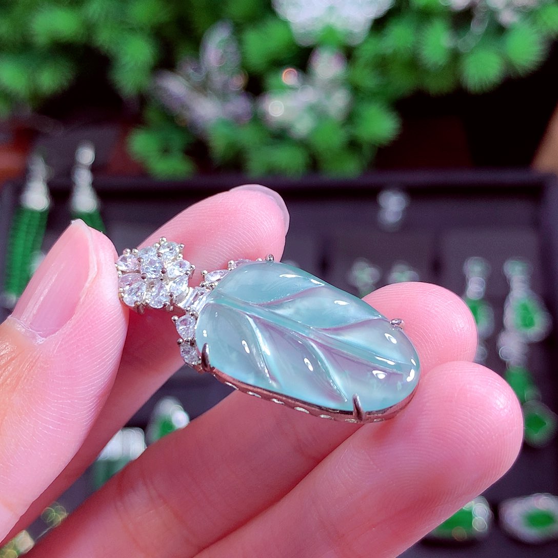 颈饰未镶嵌翡翠天然