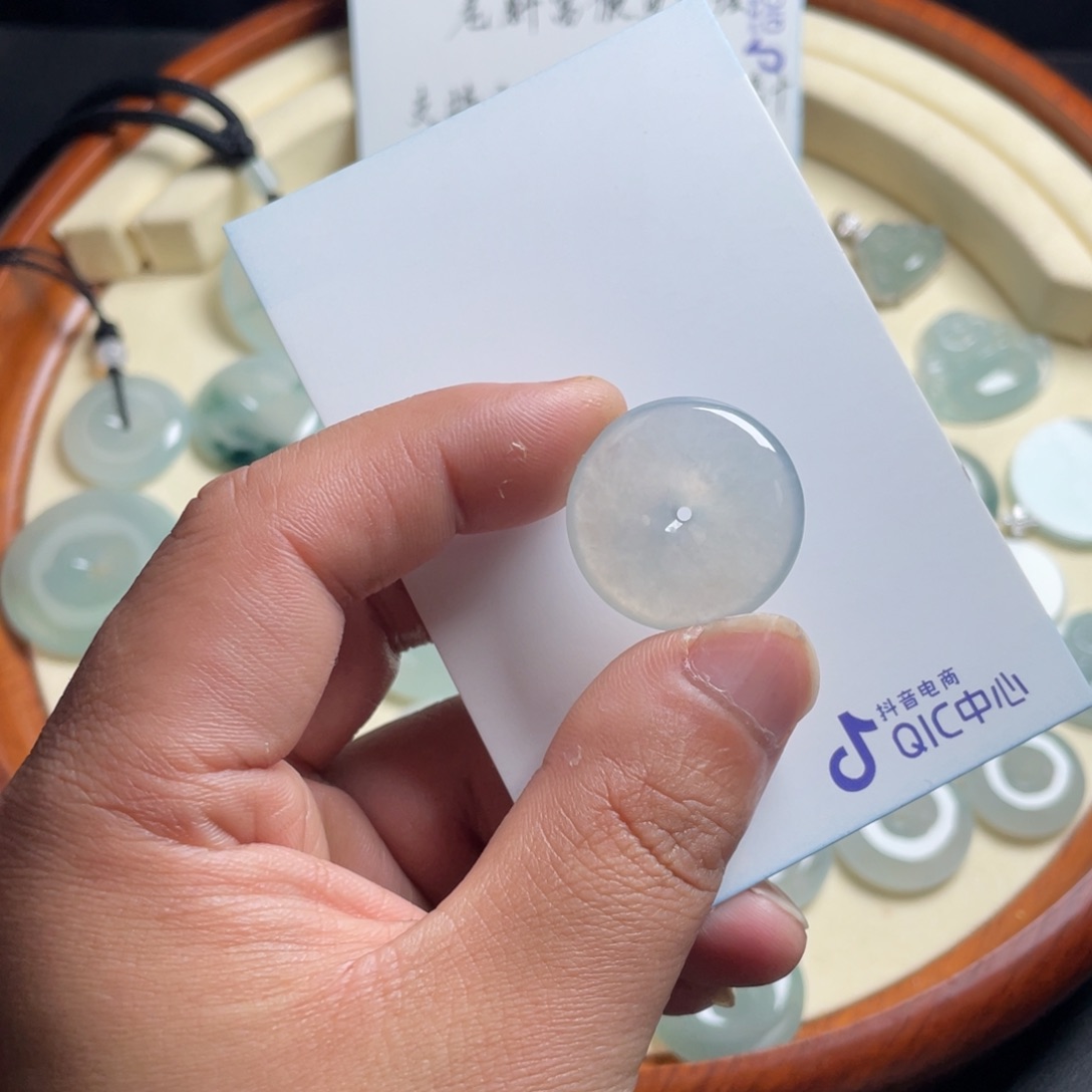 翡翠未镶嵌颈饰667898544567888