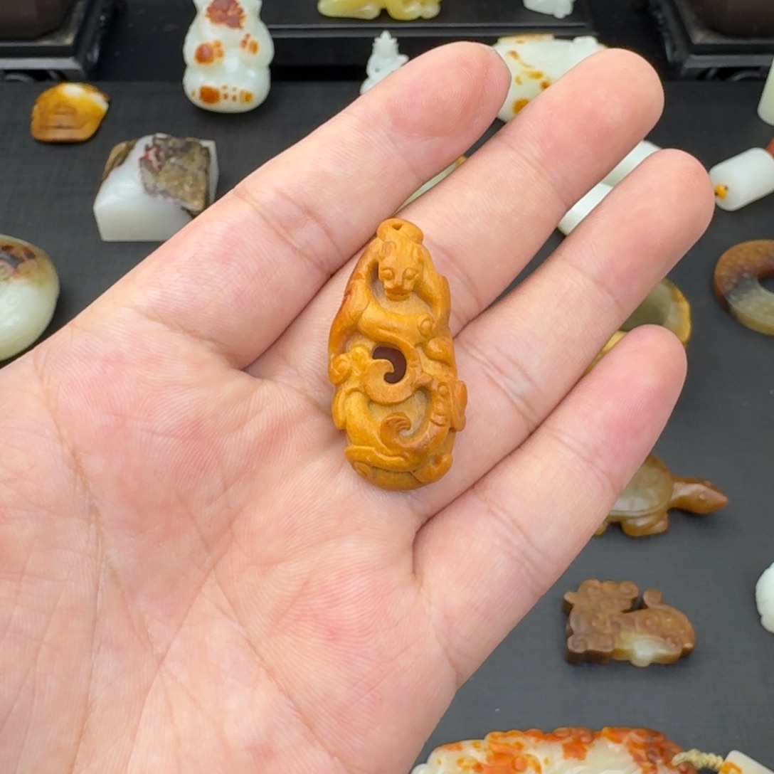 㞢***㑅和田玉未镶嵌颈饰