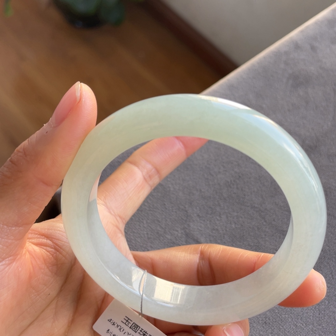 翡翠未镶嵌手镯糯冰