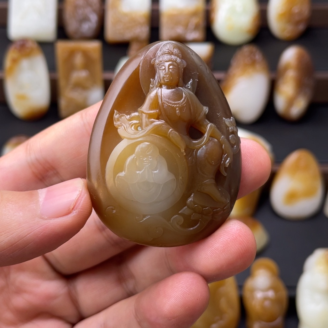 摘***辰和田玉（糖玉）未镶嵌颈饰