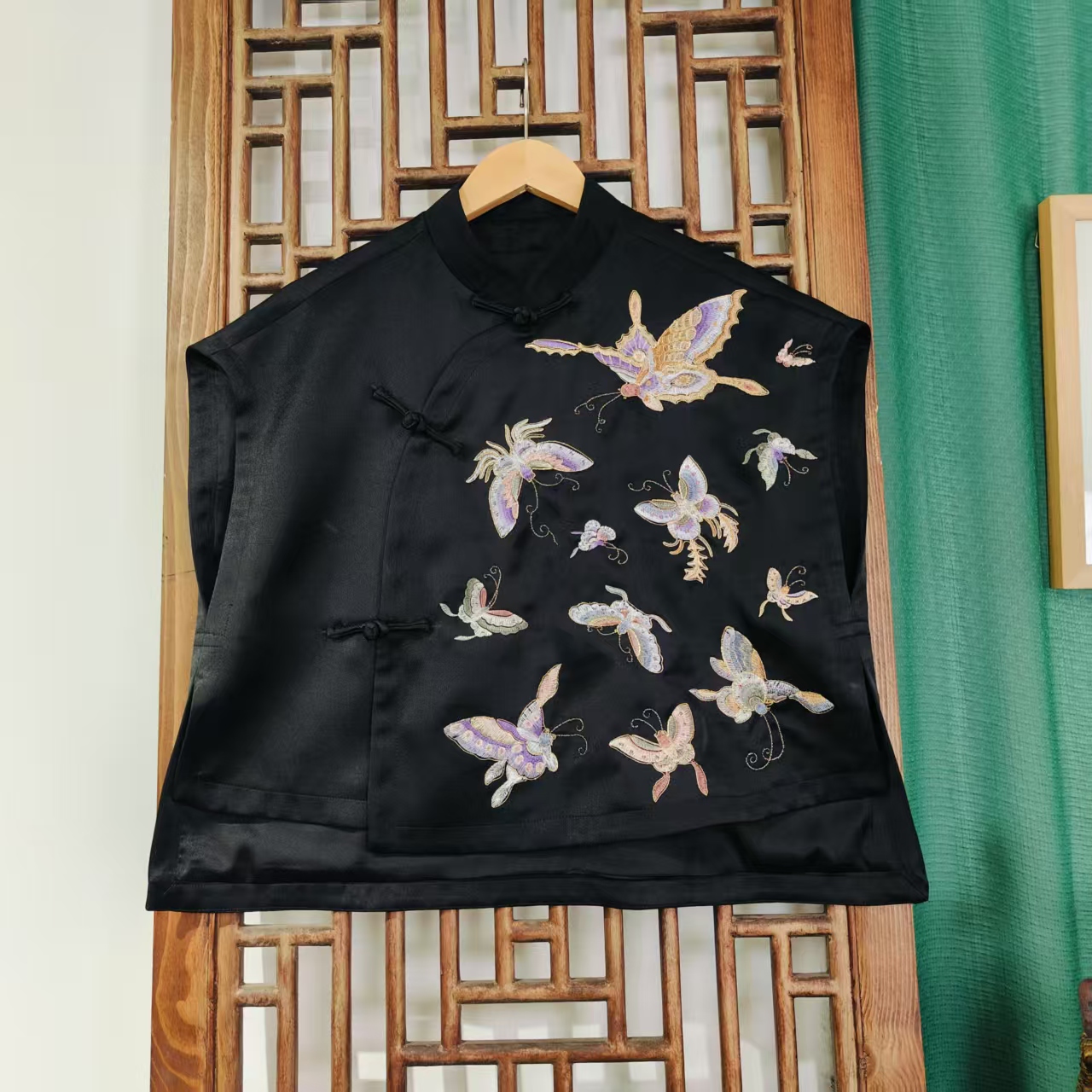 （LS597-22）凤徕兮私人定制黑色光板底粉紫蝴蝶斜襟盘扣无袖短上衣