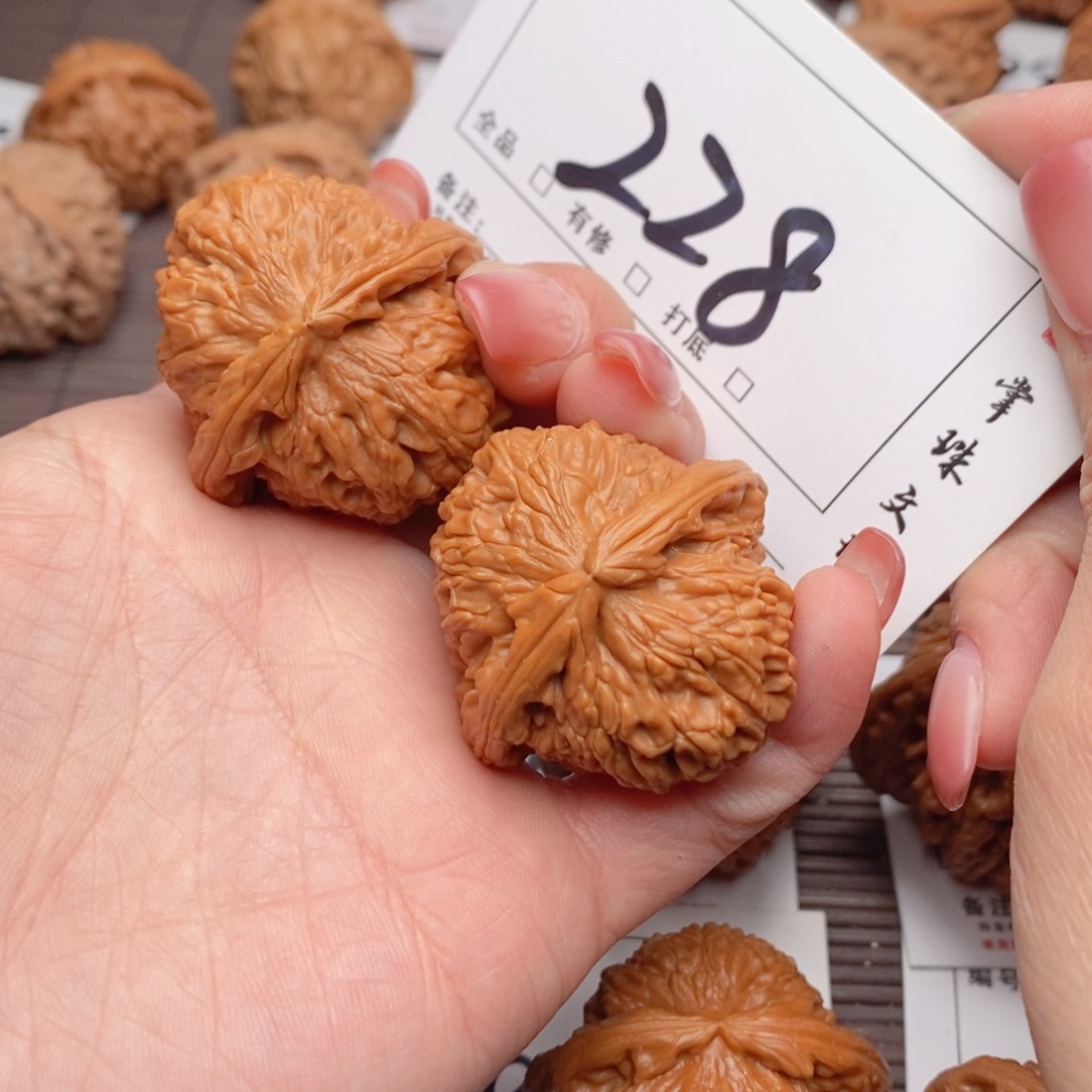 文玩核桃吊坠39三角白228