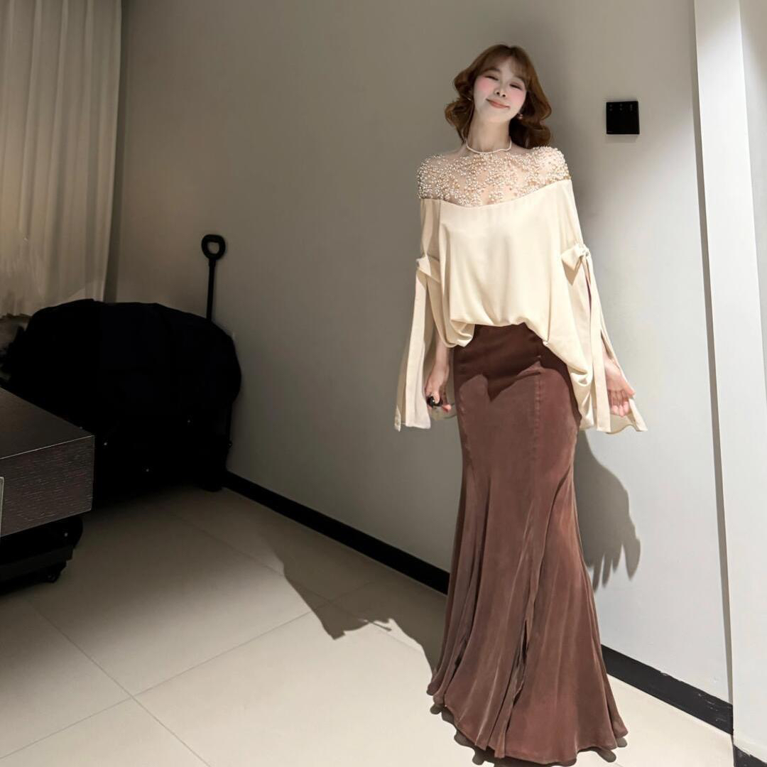 大码胖MM新款贵气感珍珠斗篷上衣优雅气质咖色鱼尾半身裙两件套