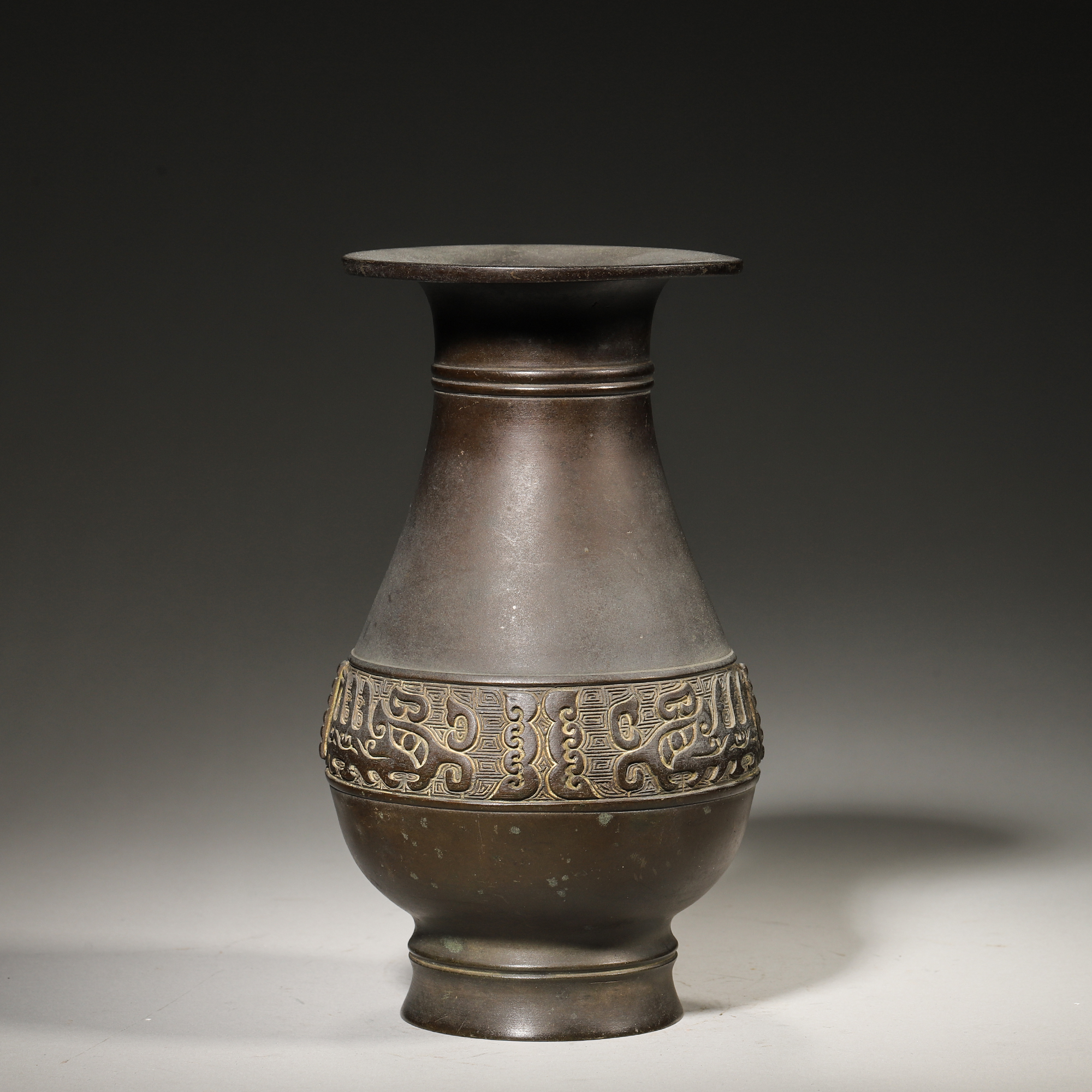 z406/清代 夔龙纹铜瓶【华豫之门甄选】