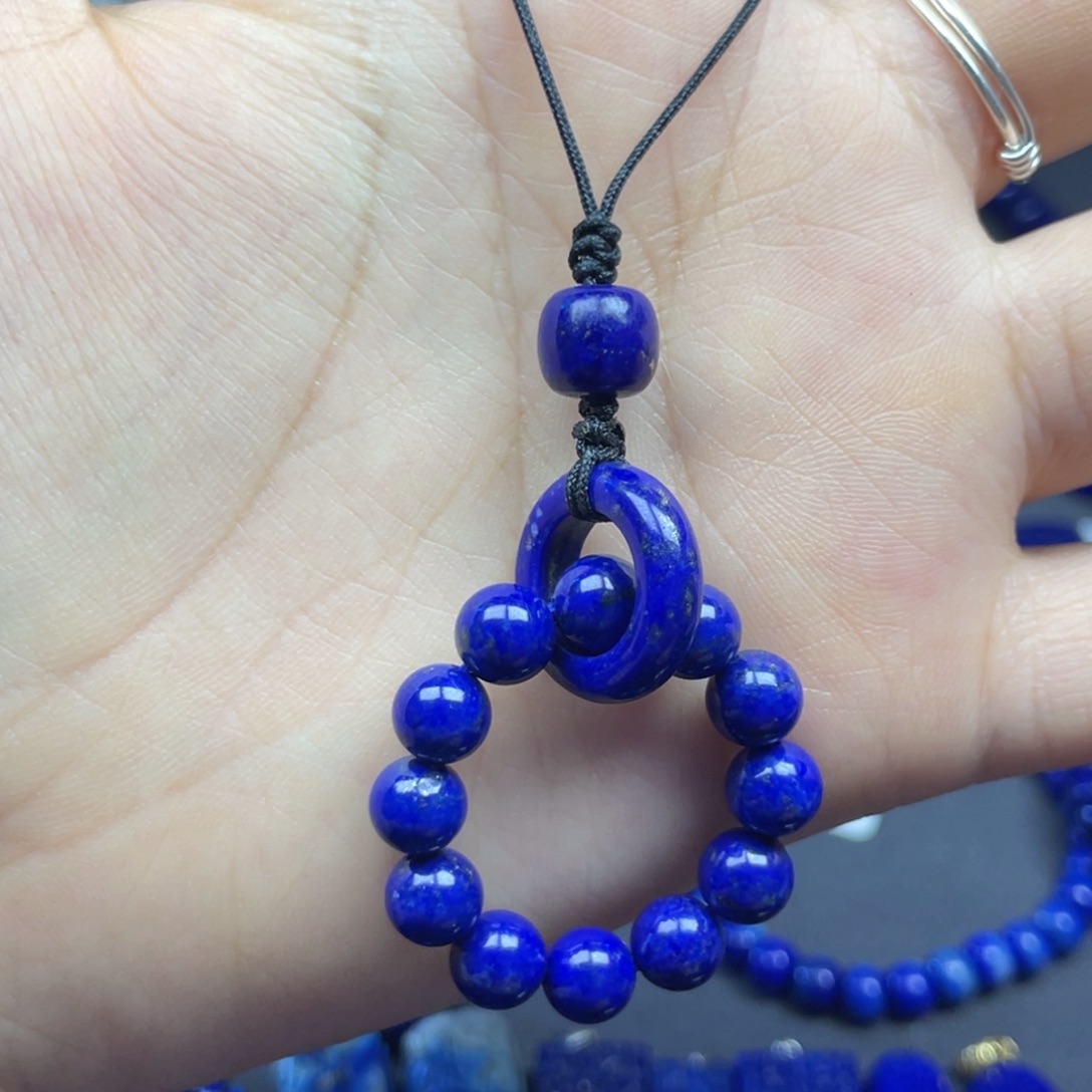 青金石未镶嵌挂件