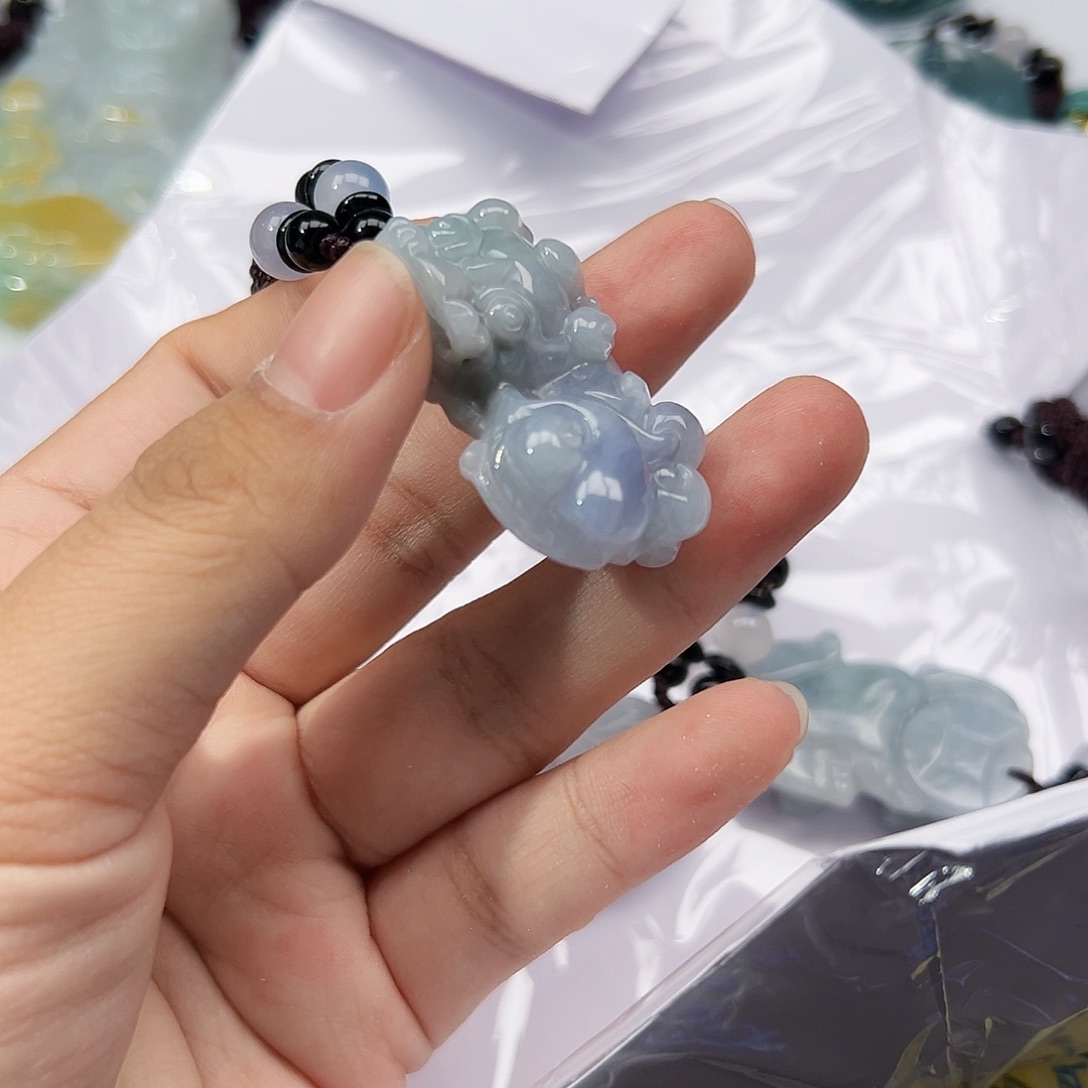 翡翠颈饰未镶嵌吊坠