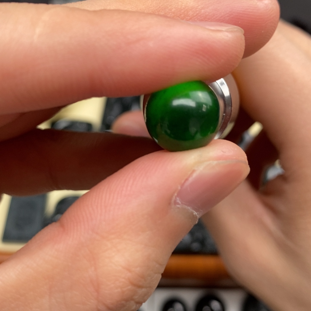 翡翠颈饰未镶嵌蛋面