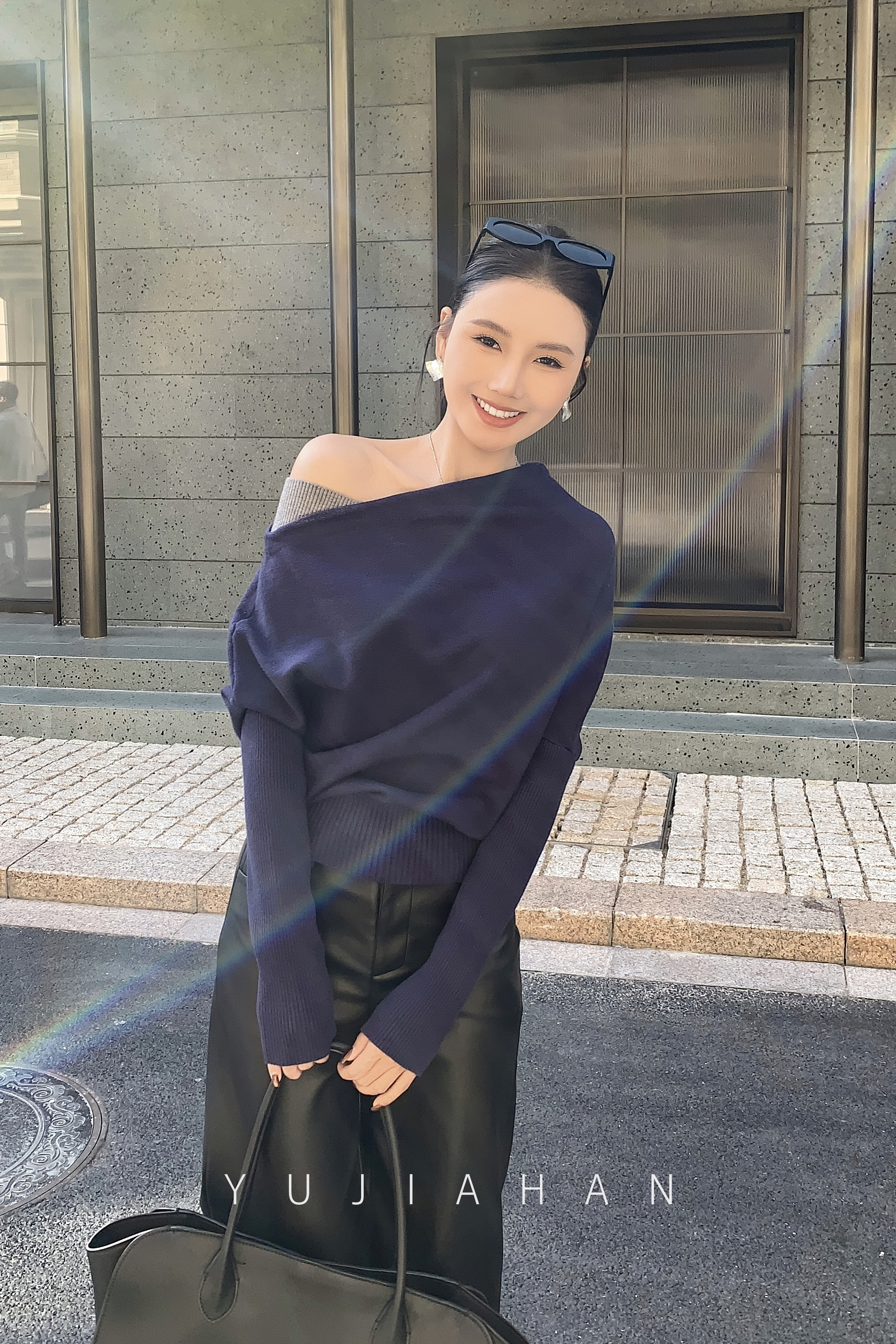 YUJIAHAN「斜影」撞色斜肩拼接长袖毛衣针织衫女气质露肩慵懒上衣