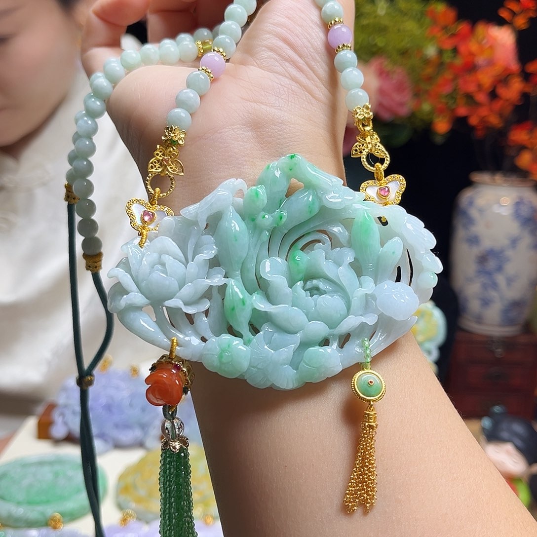 翡翠颈饰未镶嵌天然
