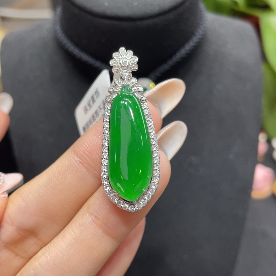 翡翠颈饰18K金镶嵌天然缅甸翡翠a货