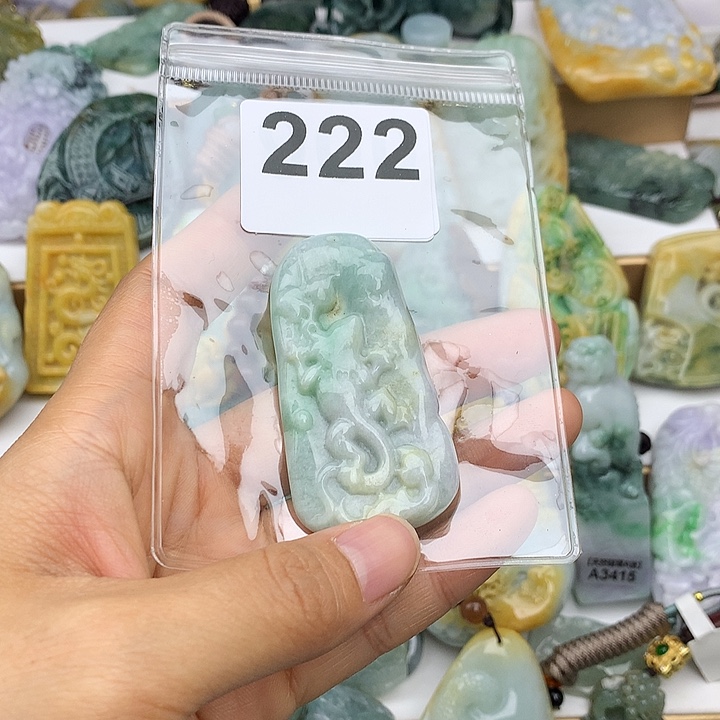 翡翠未镶嵌颈饰齐**圣翡翠