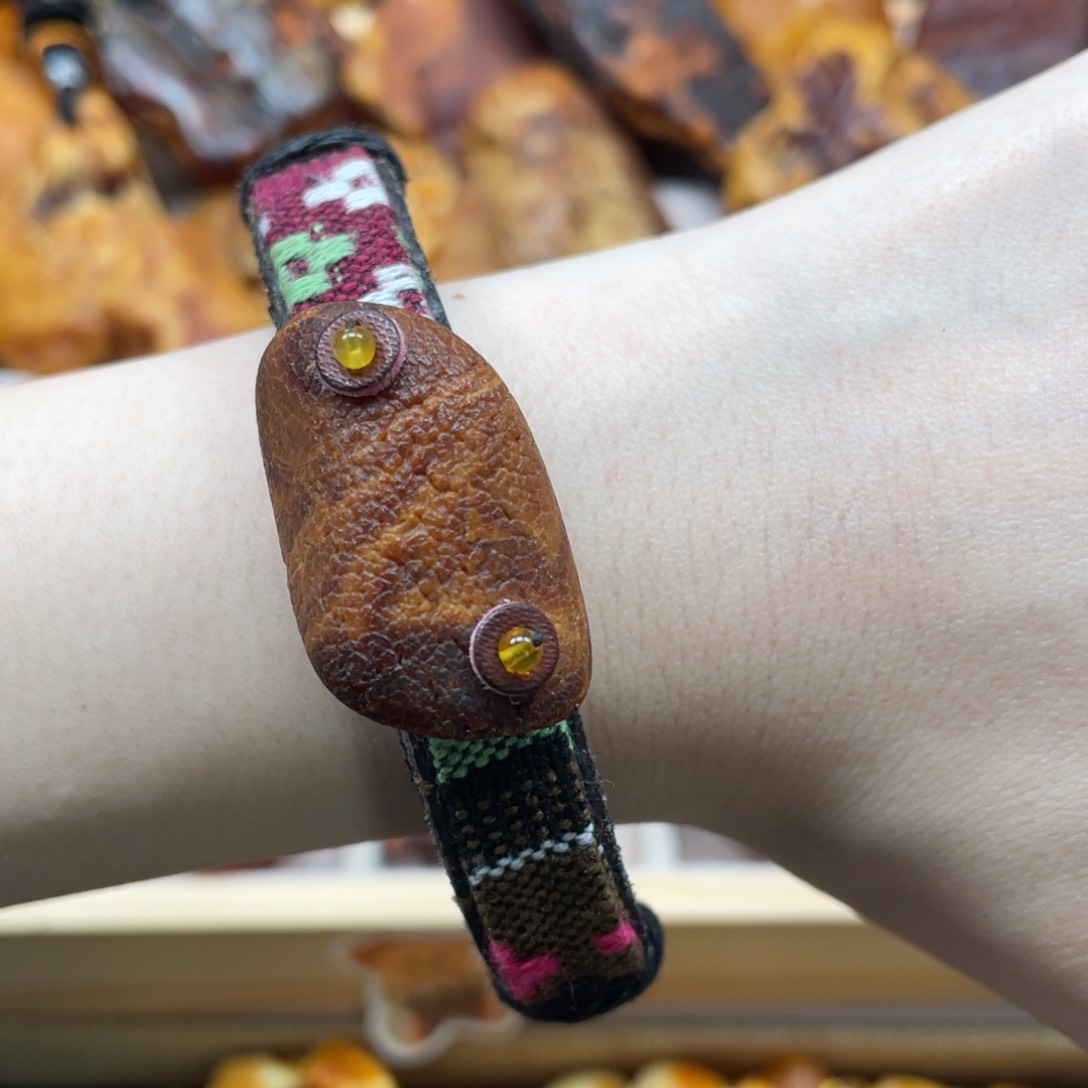 琥珀珠宝奇石未镶嵌