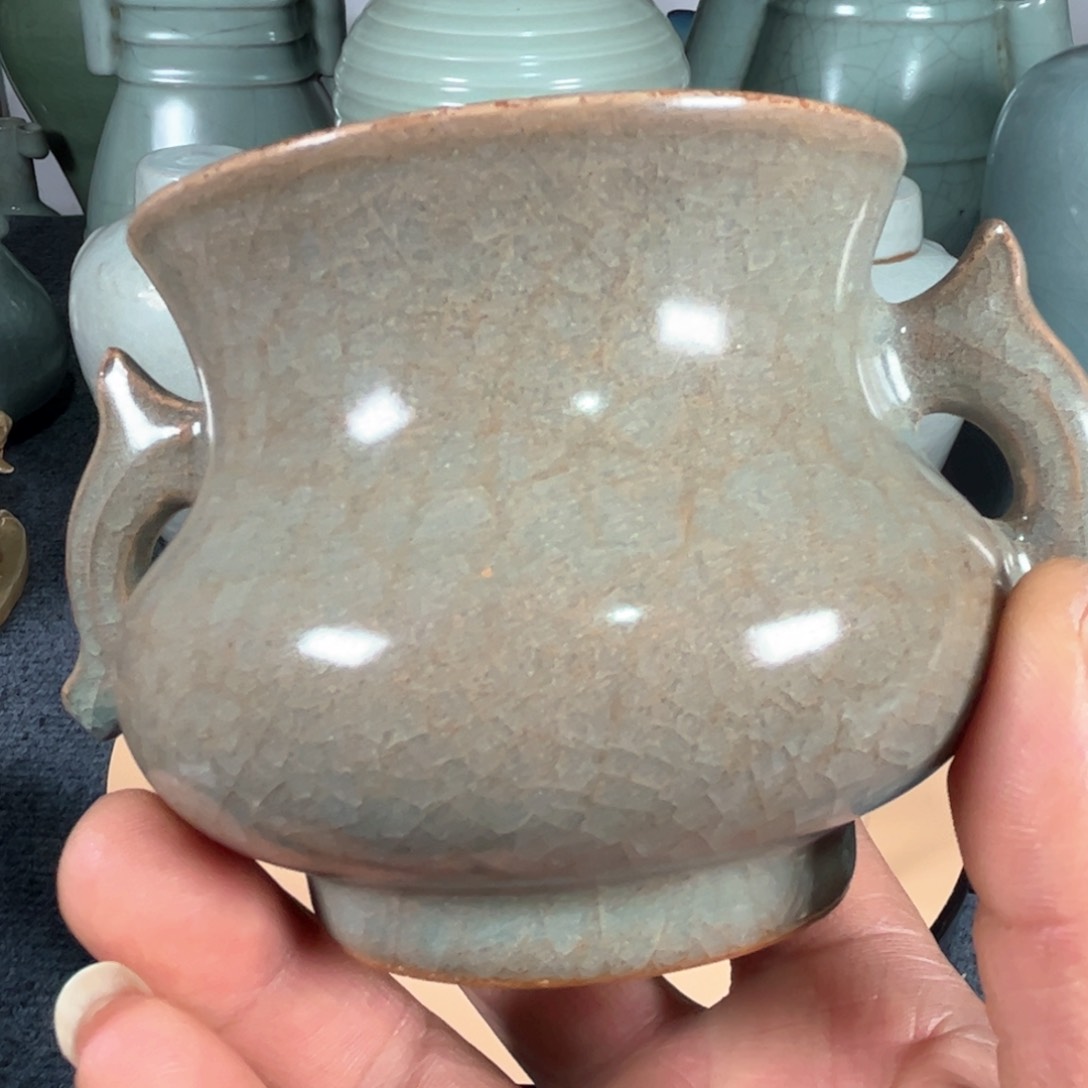 瓷片曹*鱼陶瓷开片纹双耳炉