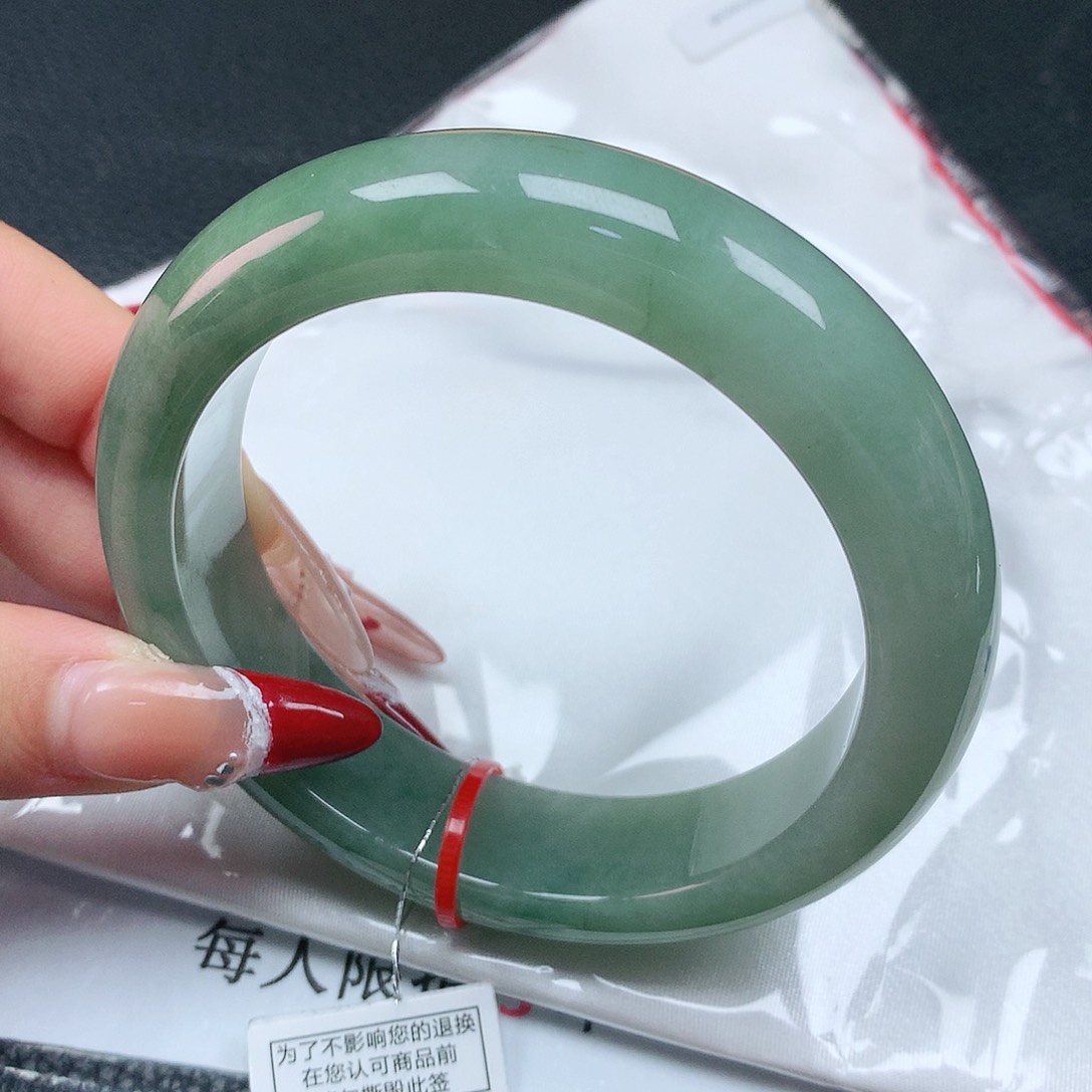 翡翠手镯未镶嵌63轮胎