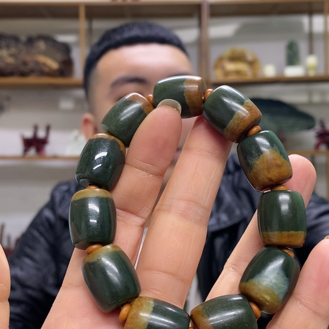 岫岩河磨玉（透闪石质玉）手串未镶嵌倾****梦