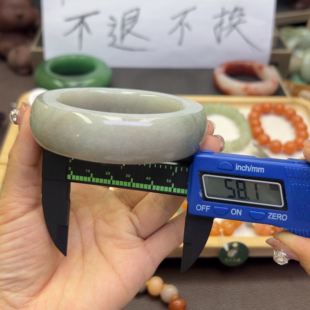 未镶嵌手镯石英岩玉