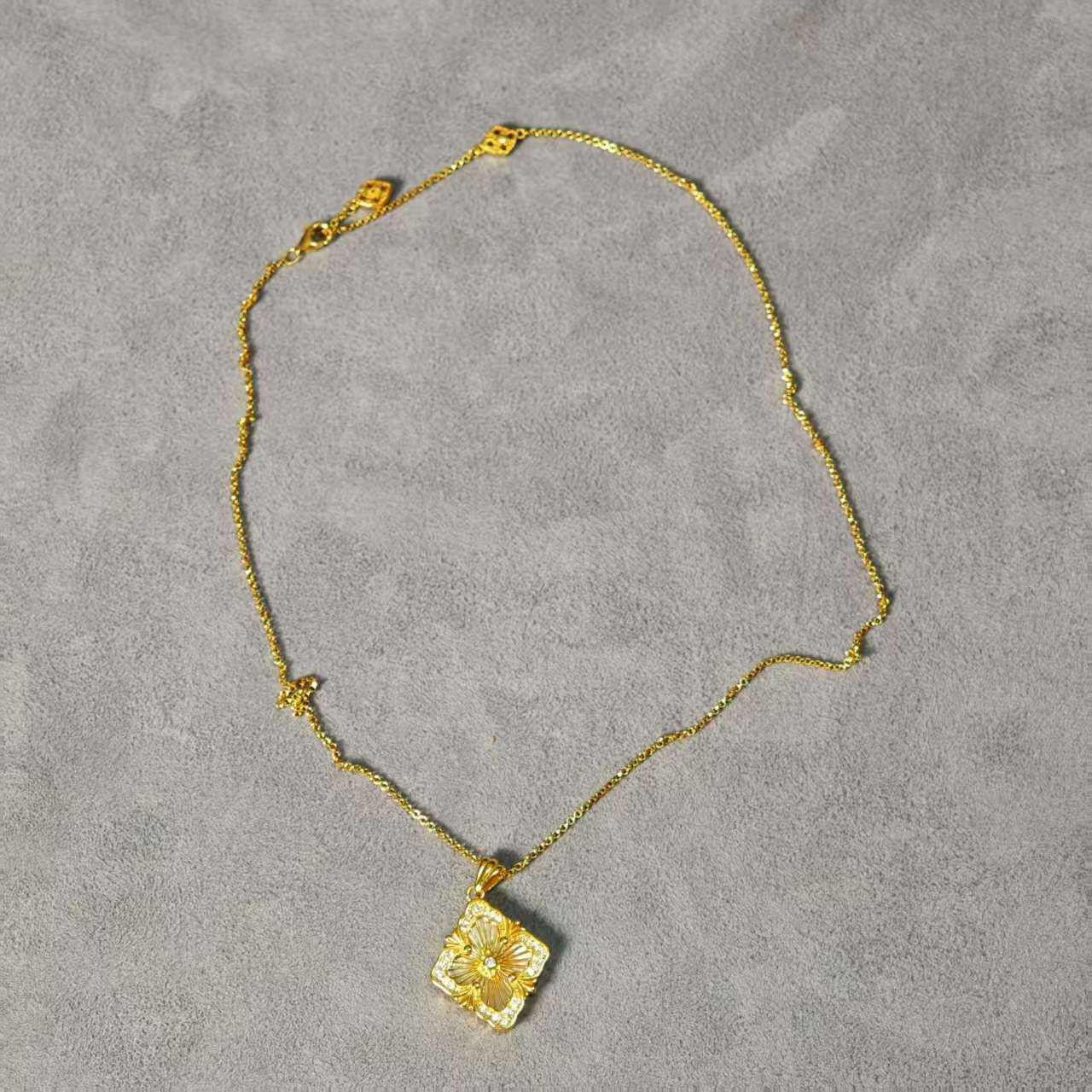 【45cm】摩瑟生活【ZY009白色菱形四叶草挂链】GZZY创意饰品家居摆件