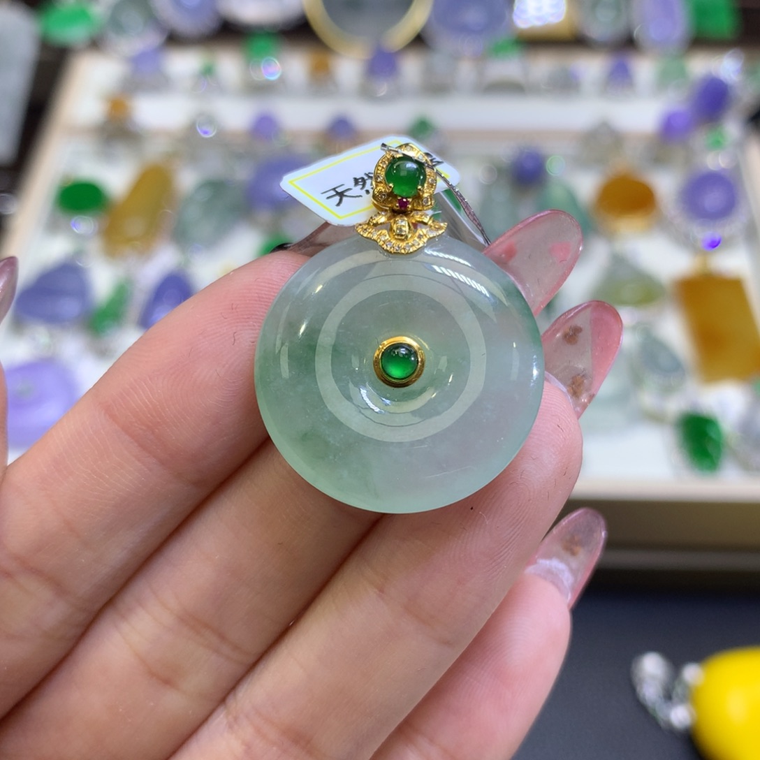 翡翠颈饰18K金镶嵌翡翠