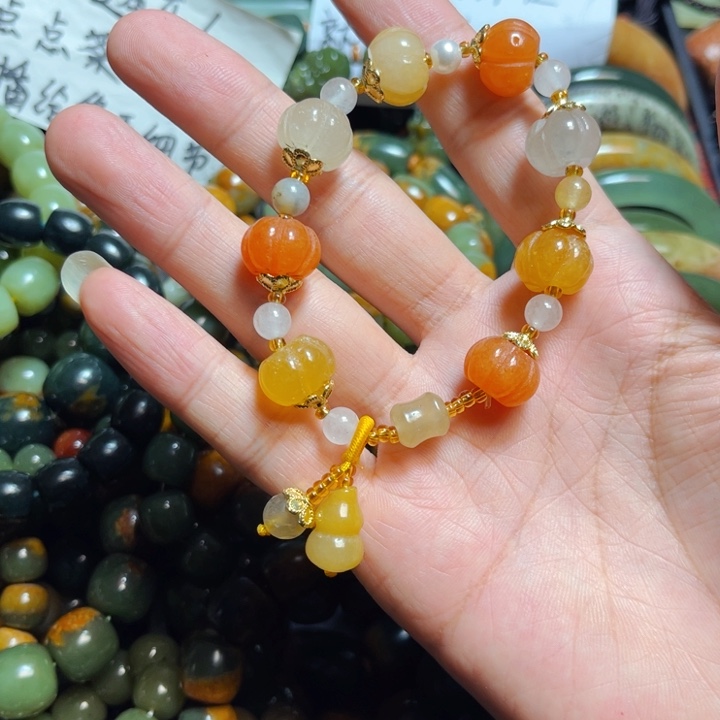 蛇纹石玉颈饰合金