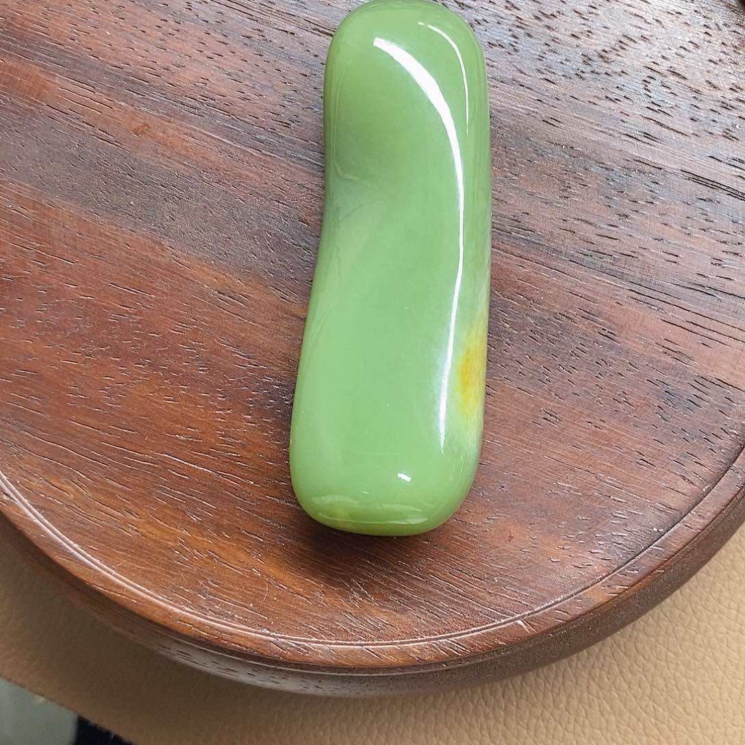 岫岩河磨玉（透闪石质玉）挂件未镶嵌段**哥