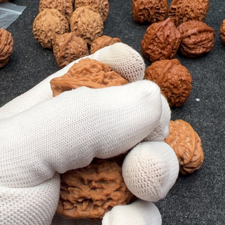 L***o吊坠文玩核桃苍狼150