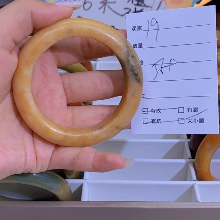 蛇纹石玉手镯未镶嵌黄****儿