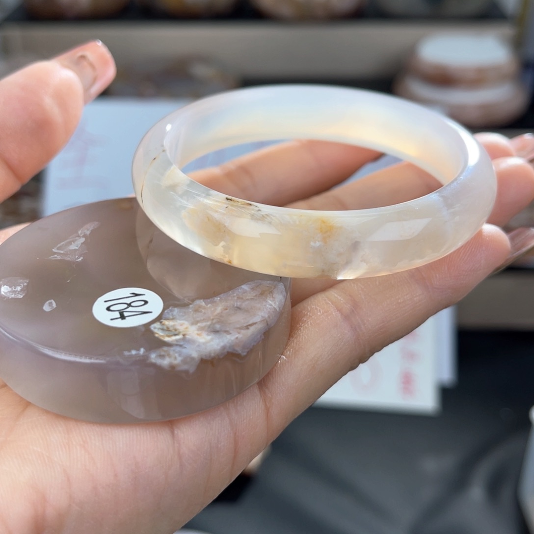 玛瑙/玉髓手镯未镶嵌52