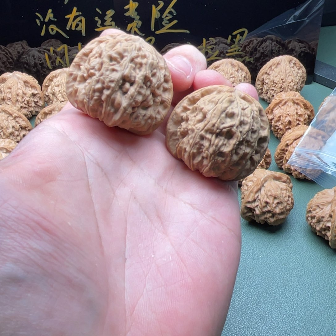 核桃把件知*⁹39全品白狮子，没有打底