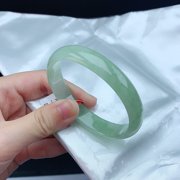 翡翠手镯未镶嵌53贵