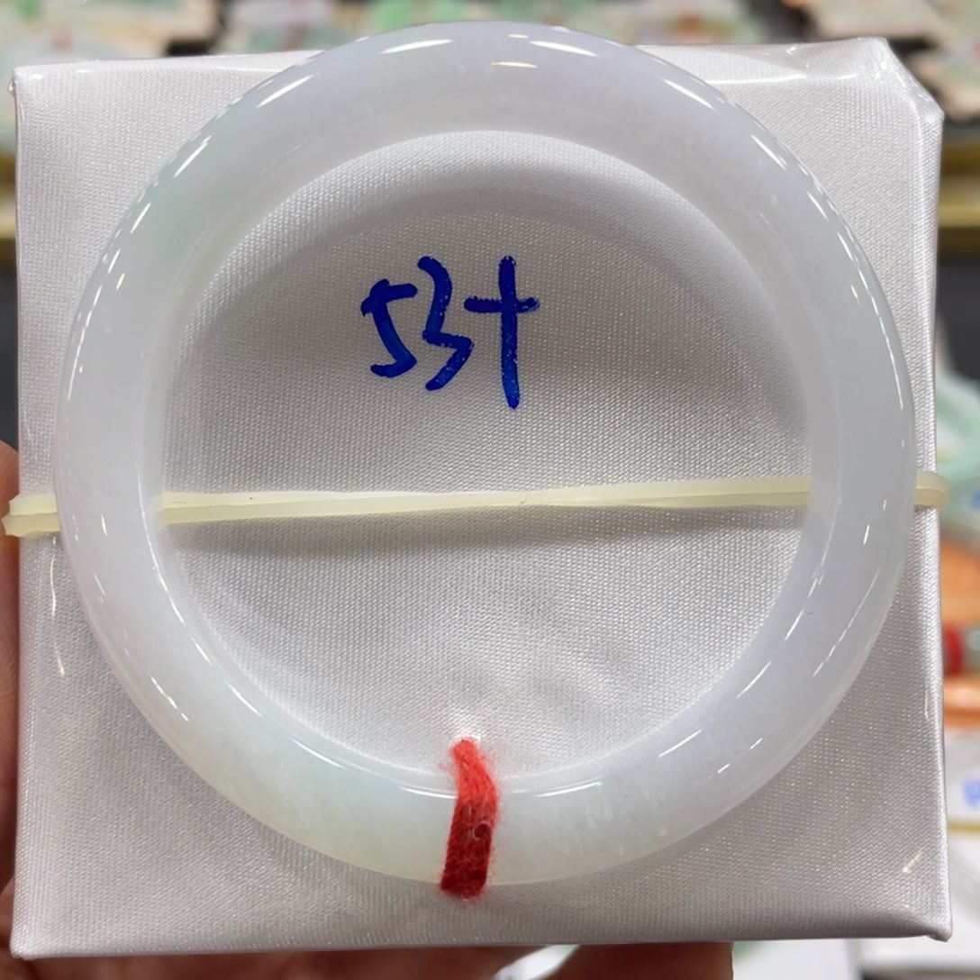 翡翠手镯未镶嵌翡翠手镯