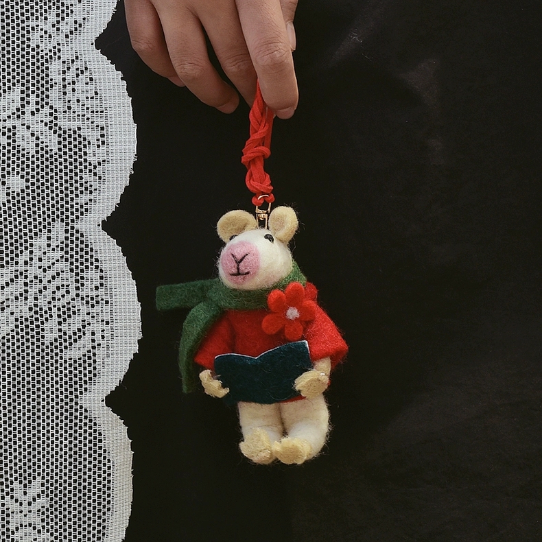 新年礼物高品质挂件读书熊钥匙扣尼泊尔手工羊毛包挂卡通车挂精致