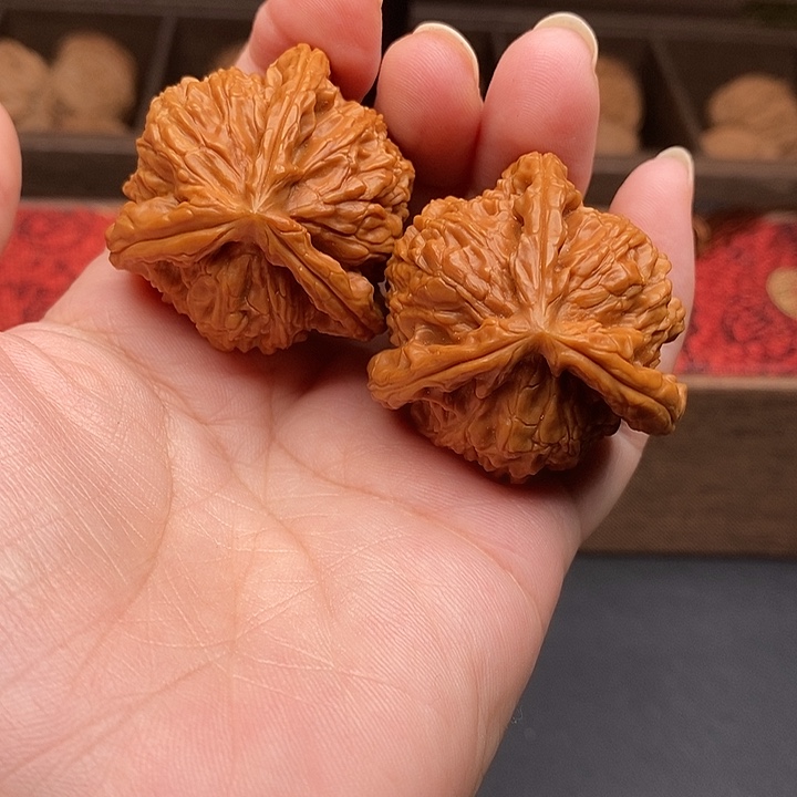 —***—文玩核桃把件白奔