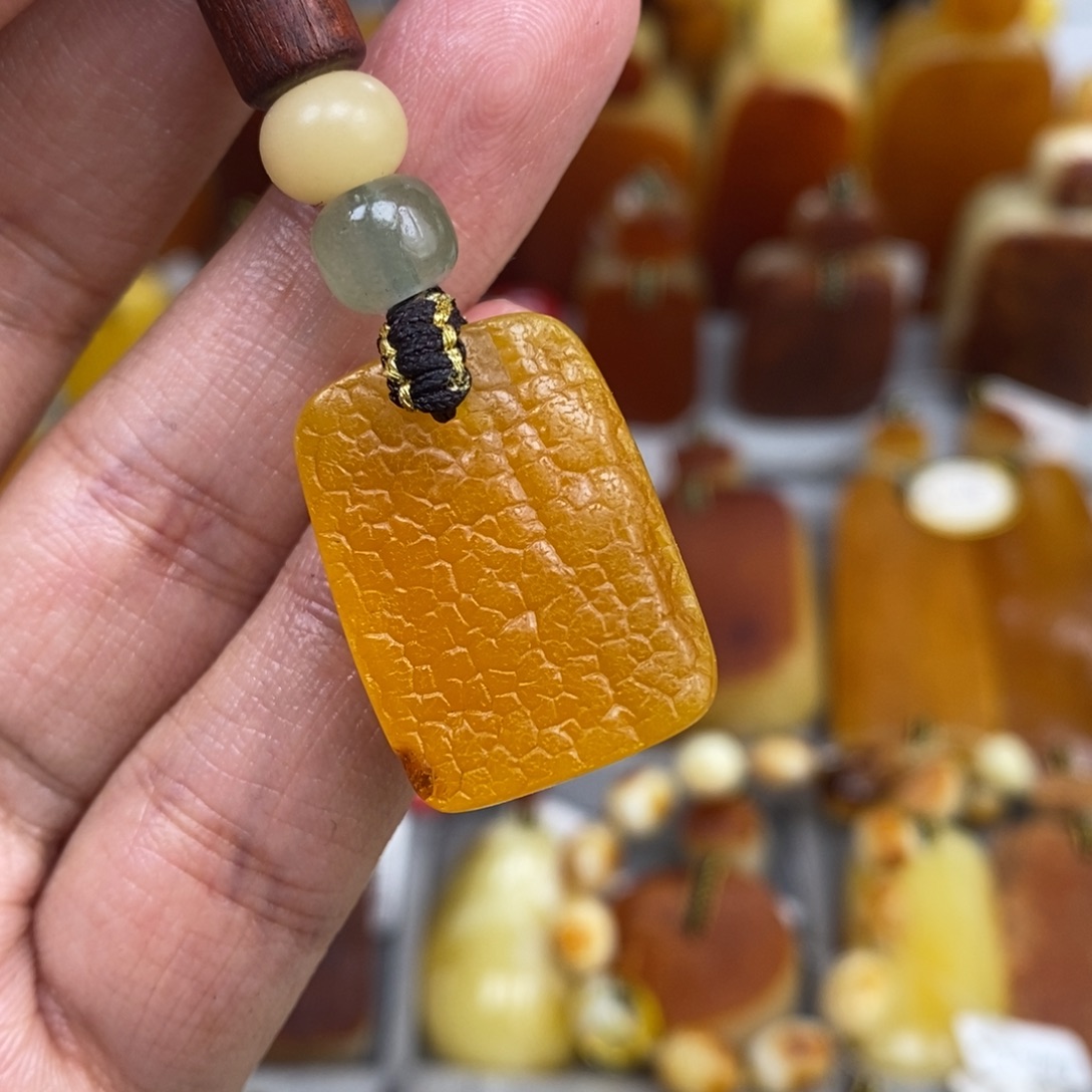 蜜蜡未镶嵌珠宝奇石