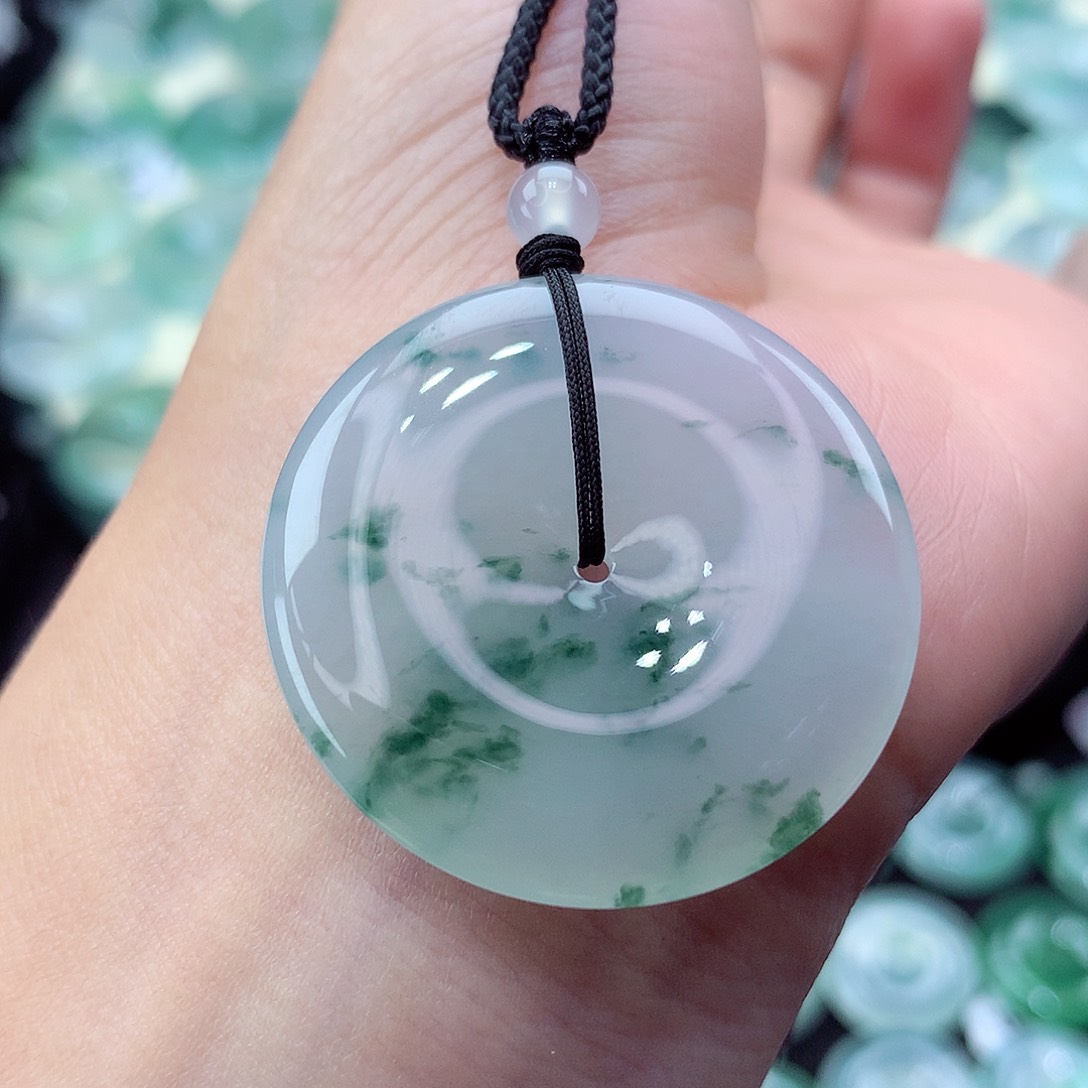 翡翠未镶嵌颈饰编号12。尺寸33.2-5.8