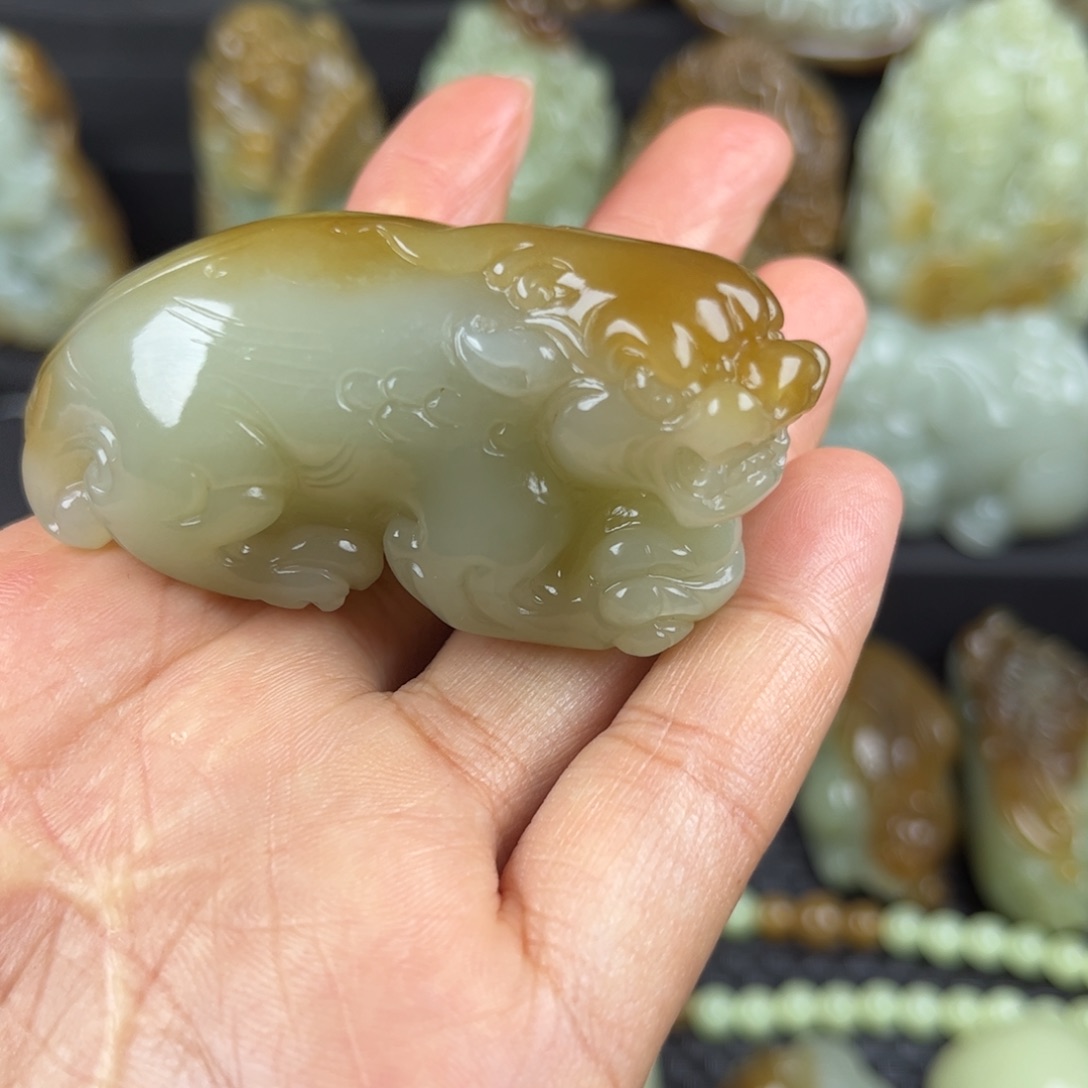 顺***名未镶嵌和田玉把件