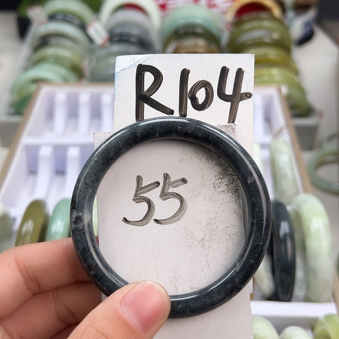 岫玉手镯未镶嵌天然岫玉微瑕，可以正常佩戴