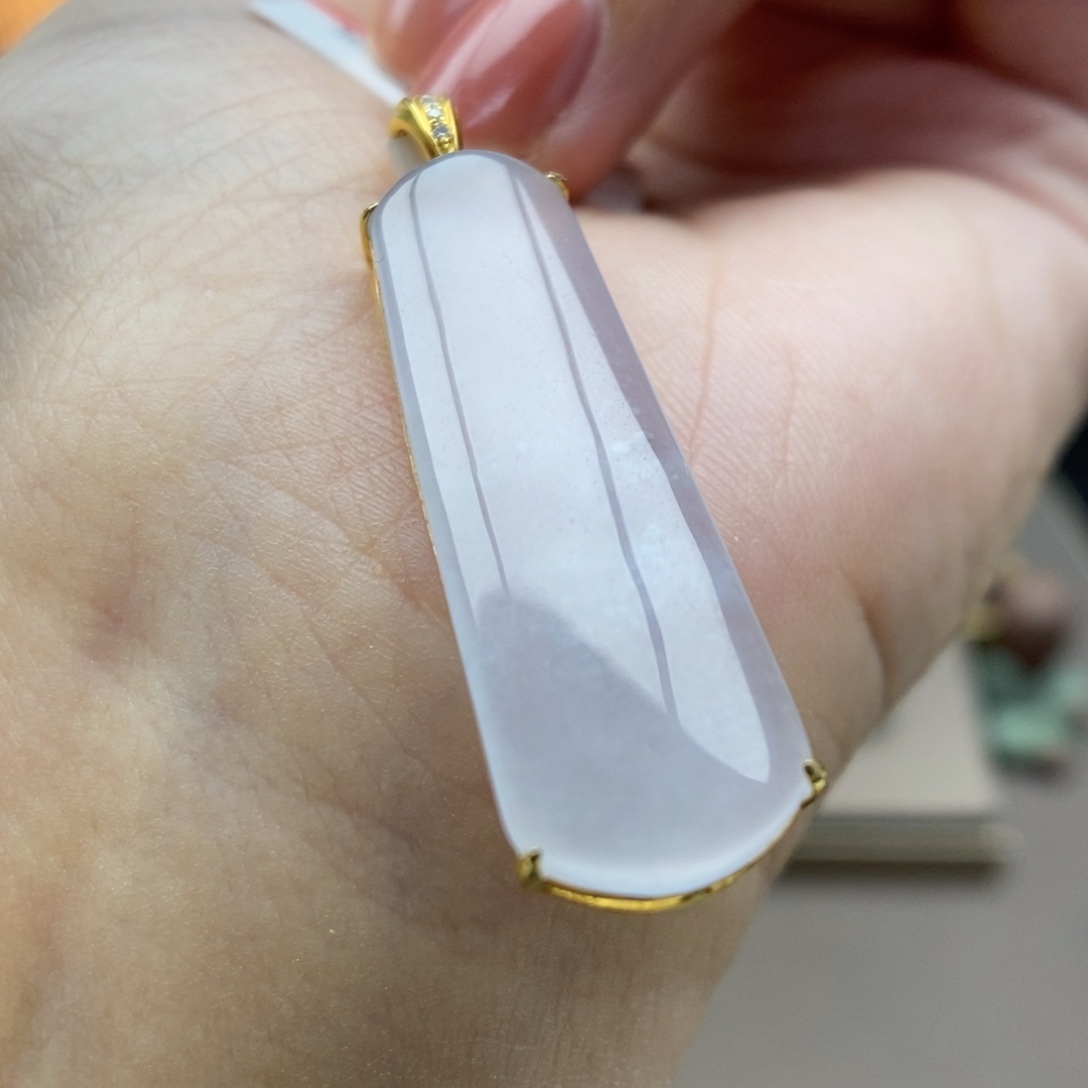 翡翠18K金镶嵌颈饰吊坠30