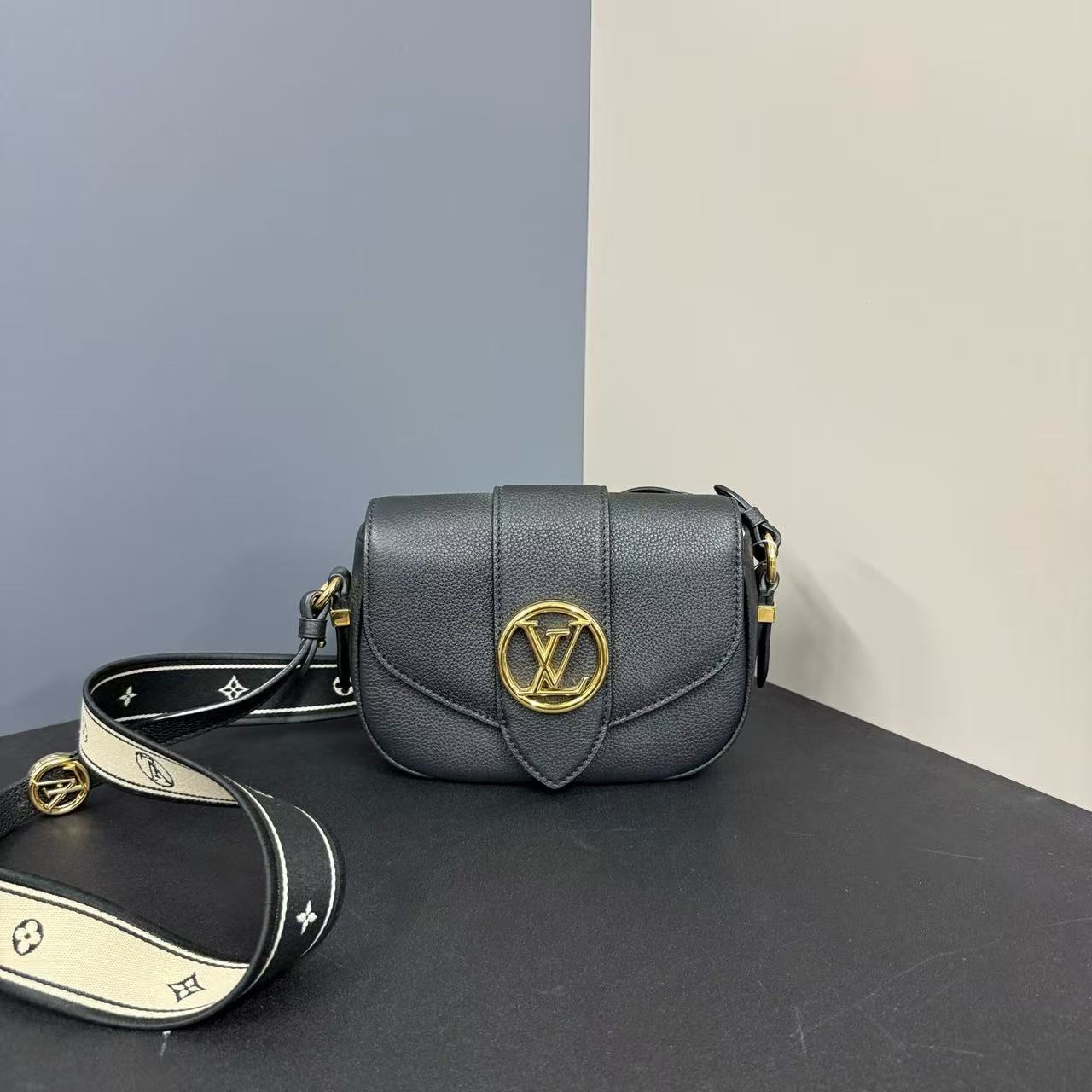 95新 LouisVuitton/路易威登 5300  dm  /二奢包包