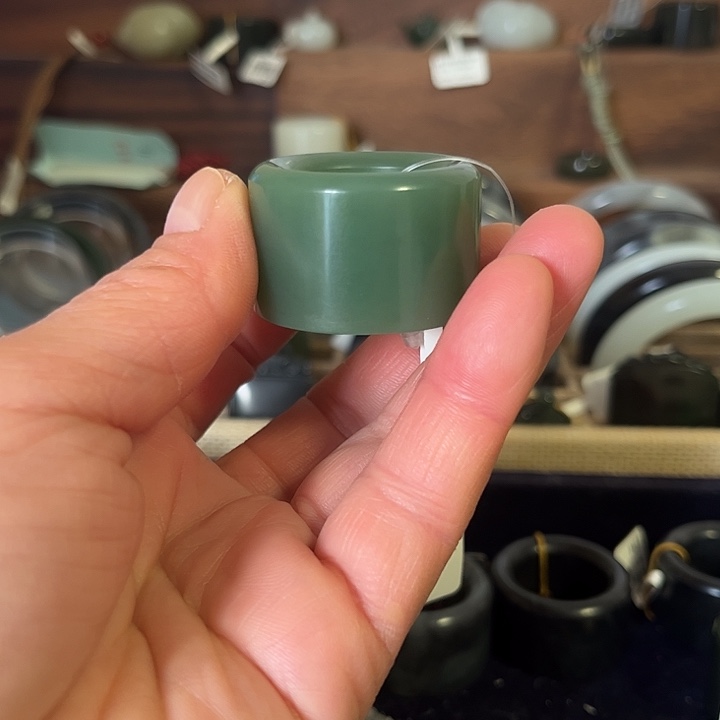 王***文和田玉未镶嵌颈饰俄罗斯碧玉卡22➕圈