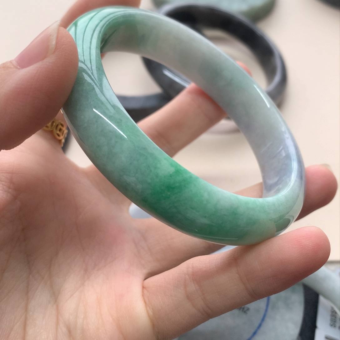 定制翡翠圈口未镶嵌半**?58.4