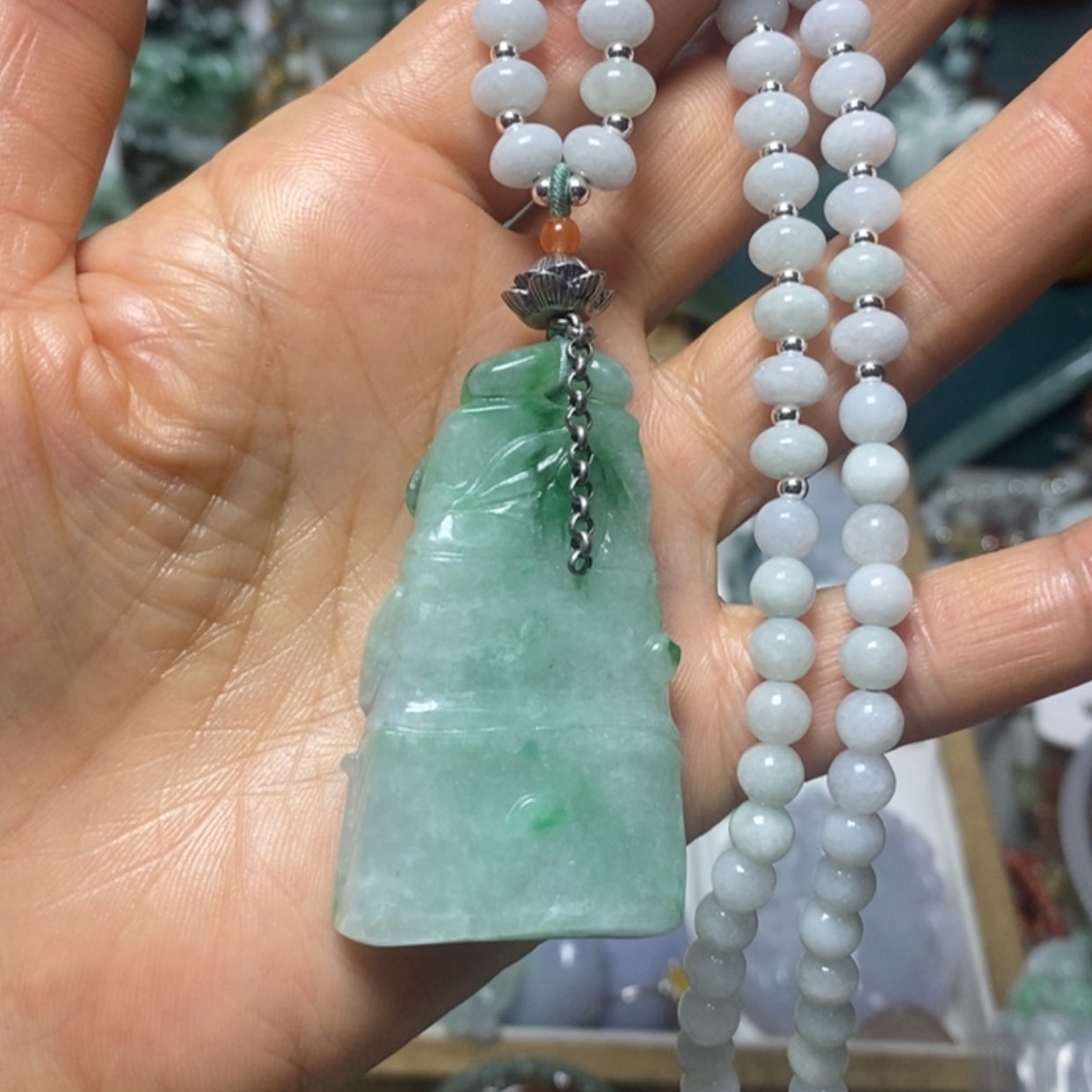【闪购商品】翡翠吊坠(赠链)未镶嵌