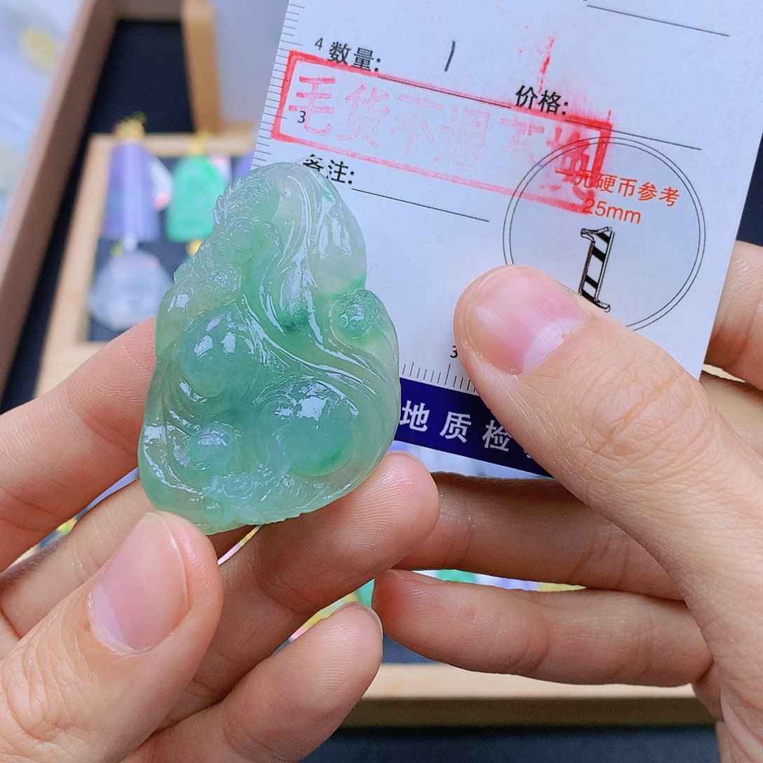 翡翠未镶嵌颈饰翡翠