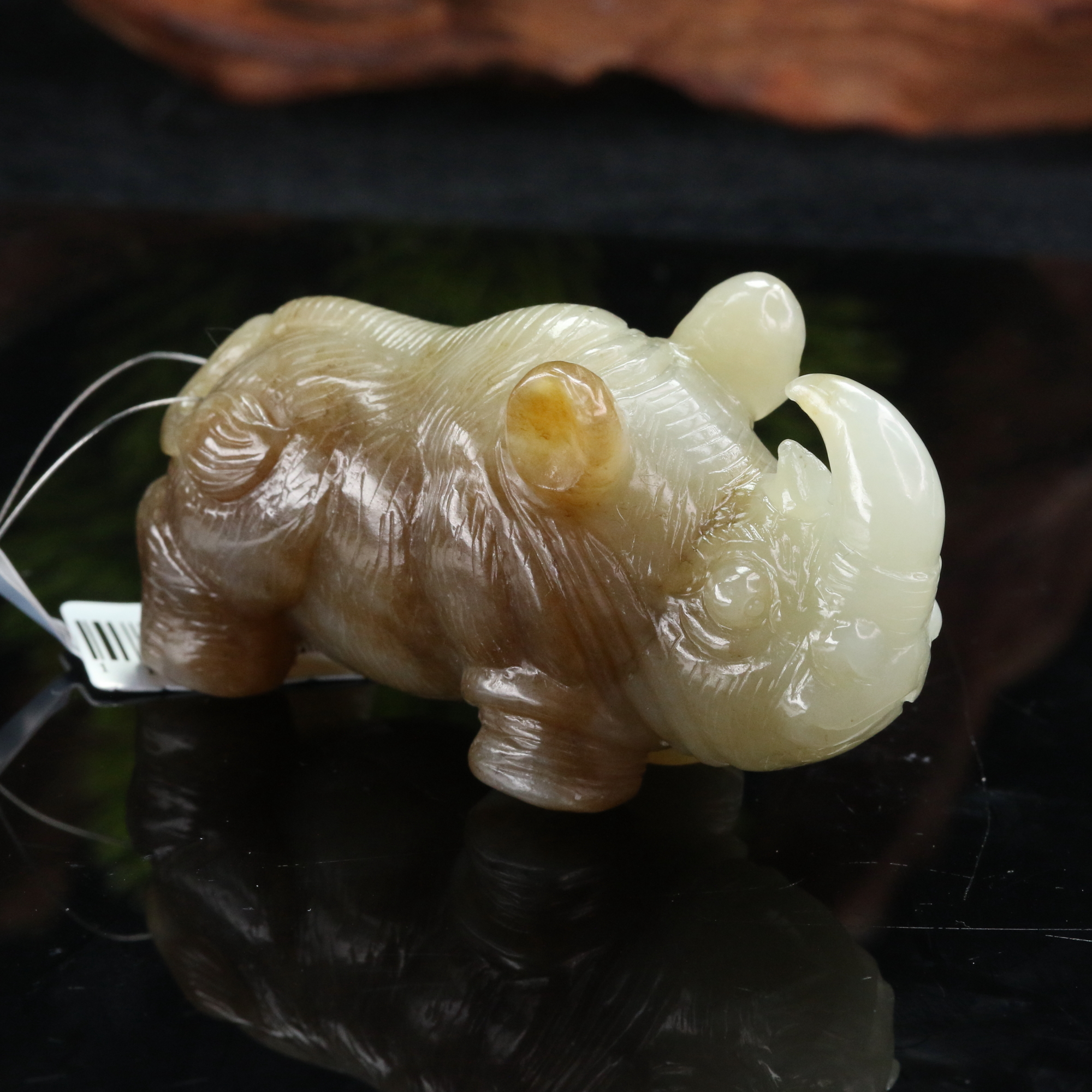 25和田玉且末糖犀牛/000185上海嘉禾拍卖