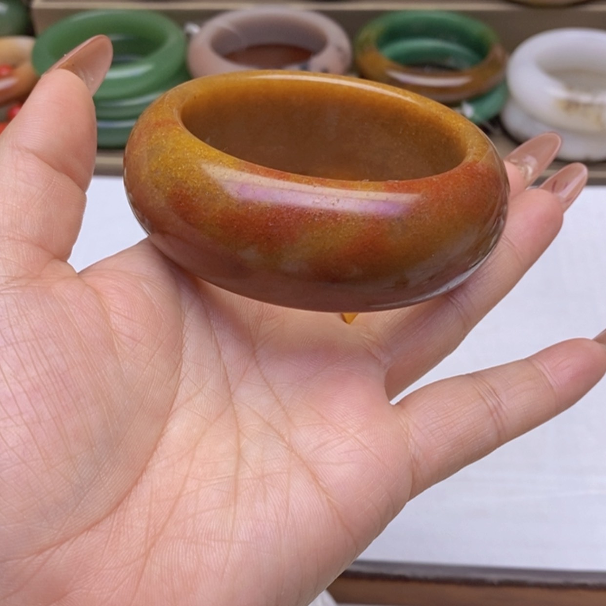 【闪购商品】石英质玉手镯未镶嵌俏*头