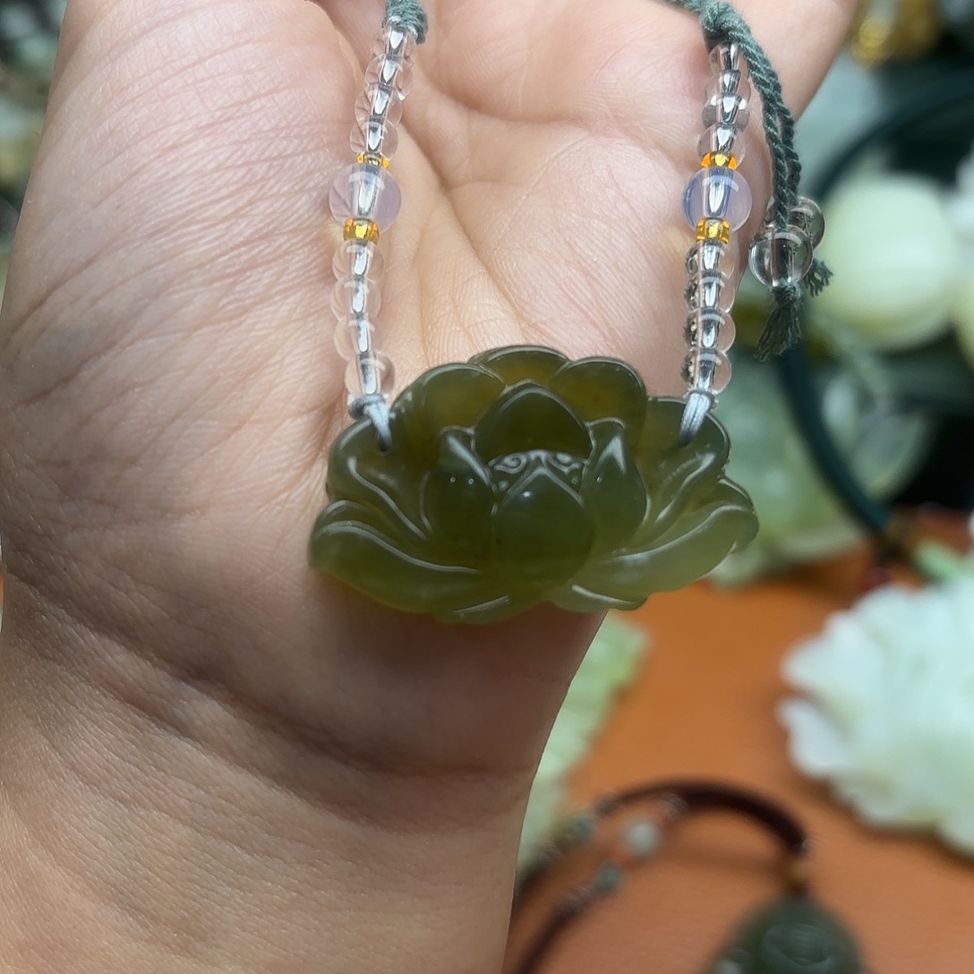 蛇纹石玉未镶嵌吊坠