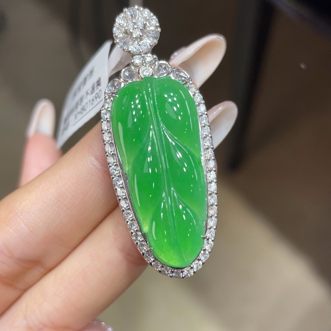 翡翠颈饰18K金镶嵌天然缅甸翡翠a货