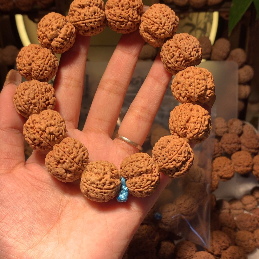 金刚菩提手串乌*1。               