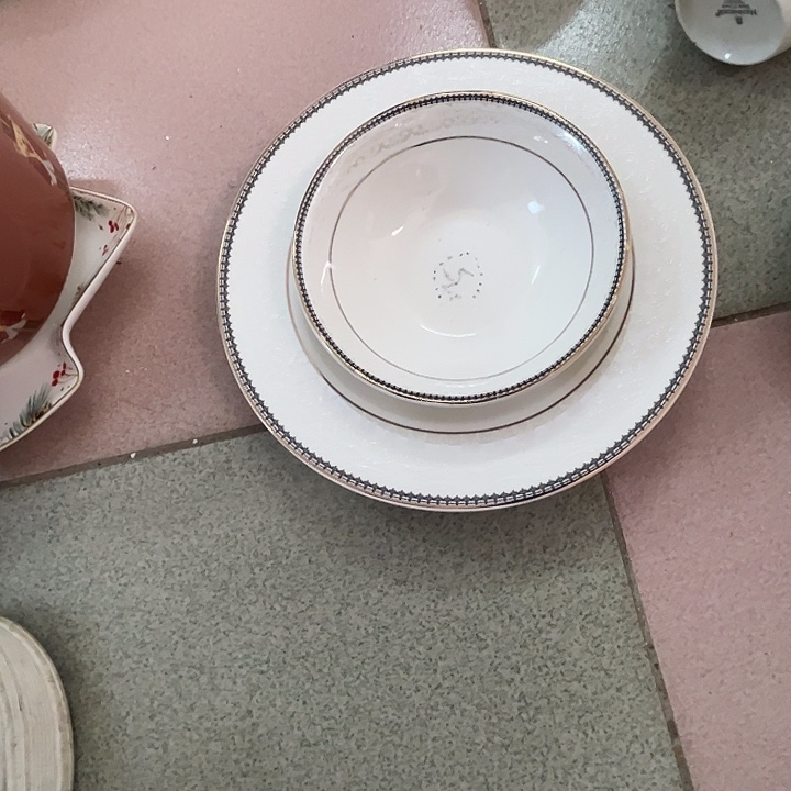 恋***冬新骨瓷草帽1个8.5寸沙拉碗1个5.5寸微瑕