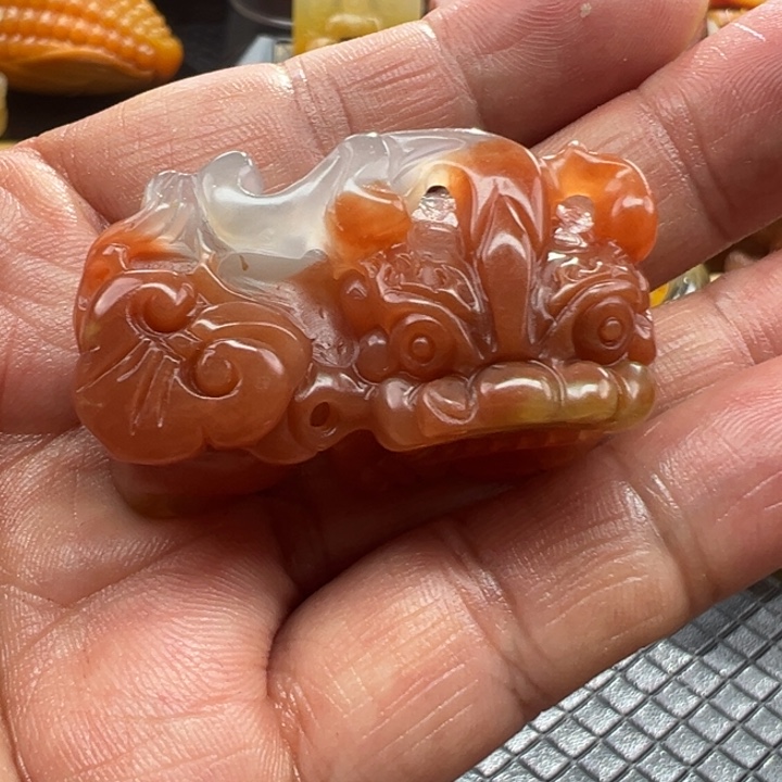 石英质玉（黄龙玉）颈饰未镶嵌
